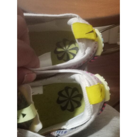 Nike Air Vapormax 2020 Flyknit Multi Color Pure Platinum Shoes Sz 7Y / Women 8.5 - Picture 15 of 15